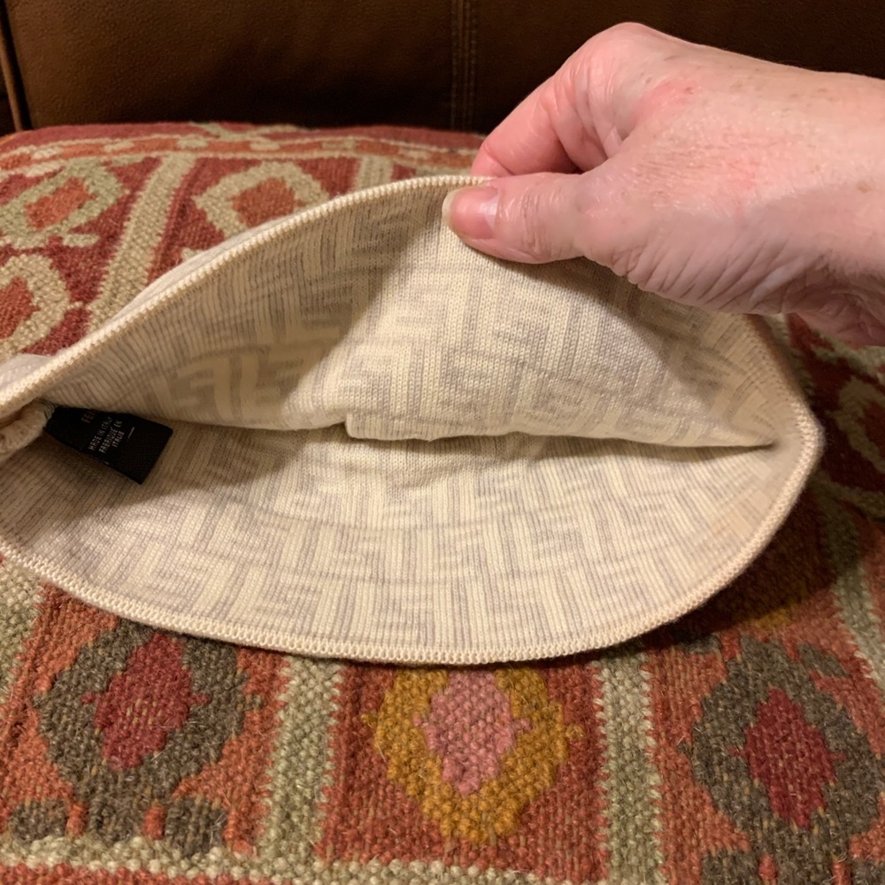 SOLD** FENDI Vintage  Knit Beanie Hat Ivory & light grey FF - Picture 3 of 15